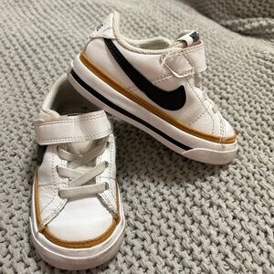 Toddler Nike Shoes Size 5.5